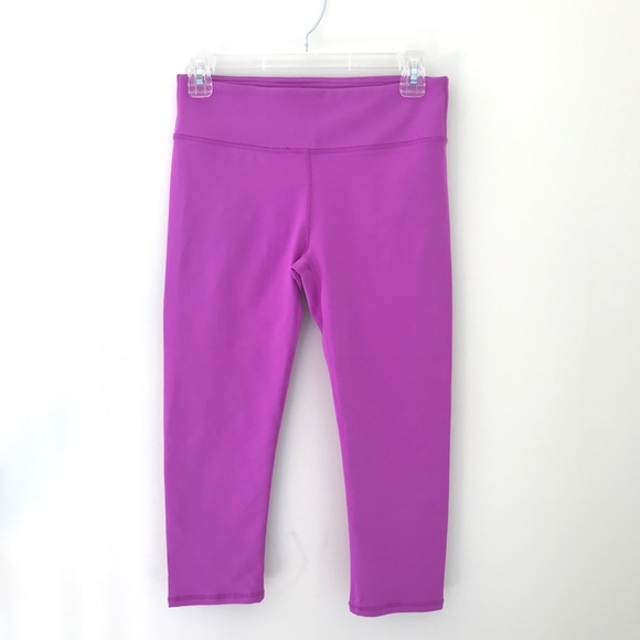 SOLD Fabletics Mid-Rise Powerhold Capri - Picture 3 of 6
